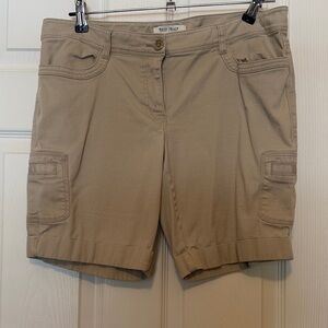White House Black Market Khaki Cargo Shorts - mid-rise - Sz 8